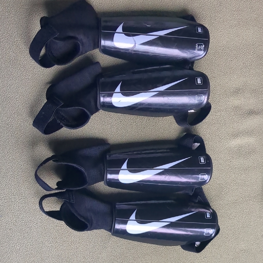 Nike Charge Youth Large Shin Guards (2 Pair)